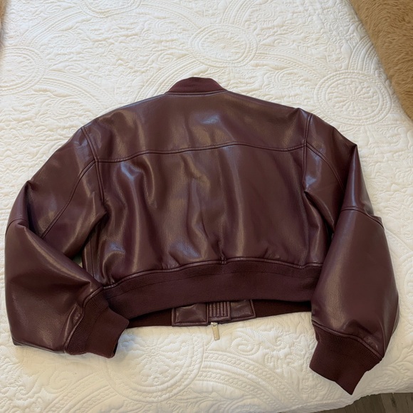 Babaton synergy bomber in burgundy - Picture 3 of 3